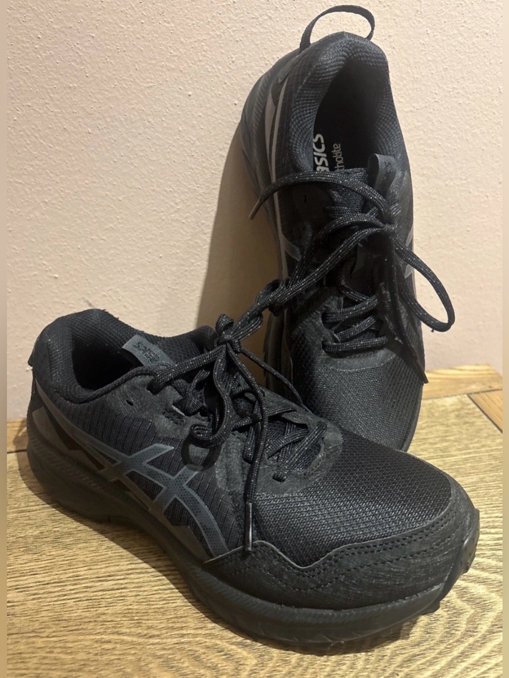 Asics 3.0 Gel Venture Shoes Women’s Size 7 Trail Running Hiking Black NEW